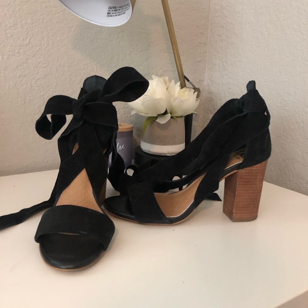 Gianni Bini Leather lace up Heels Size 7.5
